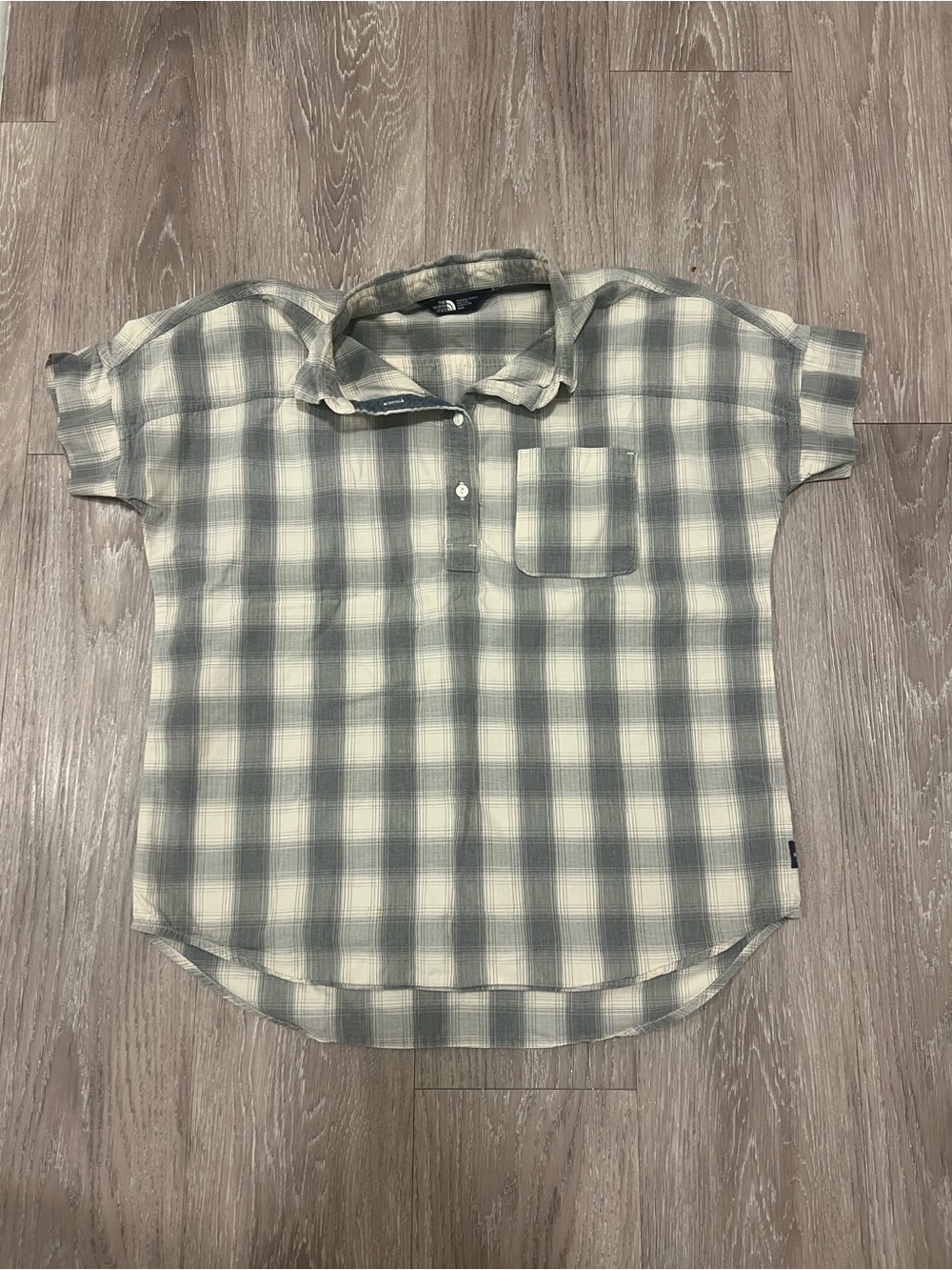 🤍 The North Face Plaid Button-Up Shirt - Picture 2 of 4